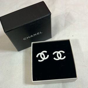 Authentic Preloved Vintage CHANEL Silver Plated CC Logos White Clip Earr…